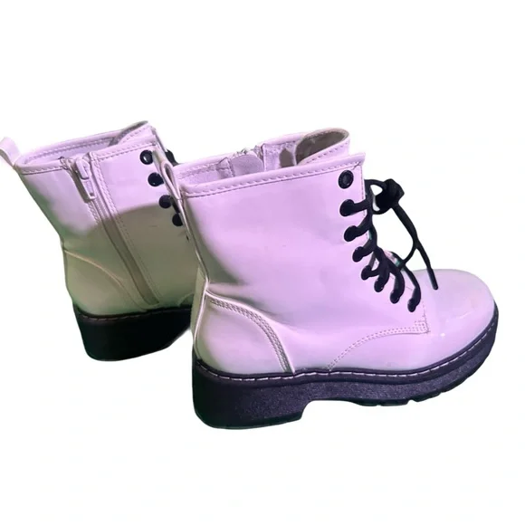 Stylish White Combat Boots - Picture 3 of 8